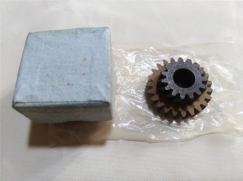 16 mm Movie Projector Accessories: sunscreen synchronous gear (15 teeth 23 teeth)