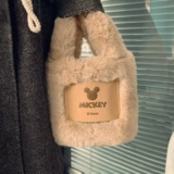 Дайте плюшевую сумку вручную -сделан с заметным литературным искусством.