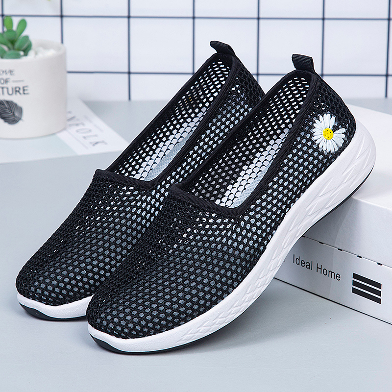 Blacksummer The old Beijing cloth shoes female ventilation Mesh surface Kick on Shallow mouth Mom shoes Flat bottom Hollow out middle age Net shoes Sandals