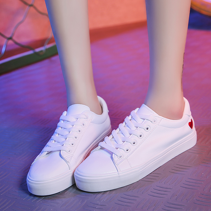 Small white shoes women spring 2018 new Joker Korean flat casual shoes women fashion Joker board shoes small white shoes women
