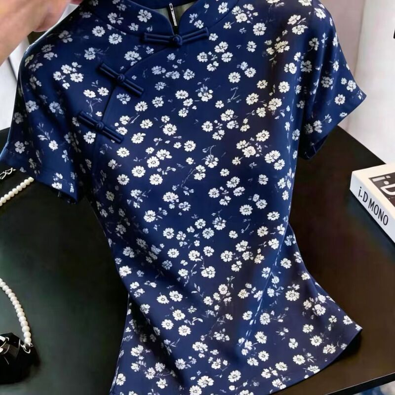 New Chinese-Style Retro Blue Floral Print Short-Sleeved Shirt for Women, New Stand-Up Collar, Buttoned Waist, Slimming Retro Top New Chinese-Style Retro Blue Floral Print Short-Sleeved Shirt for Women, New Stand-Up Collar, Buttoned Waist, Slimming Retro Top