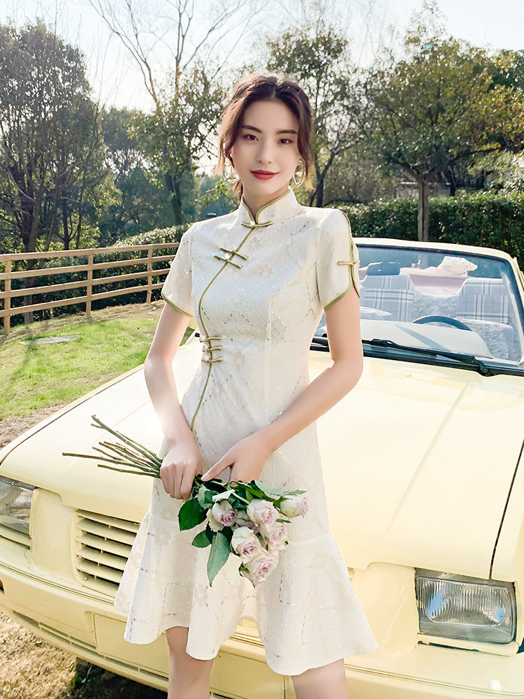 Small sub-qipao 2022 New retro to improve young girl fish tail Short everyday can wear a foreign dress