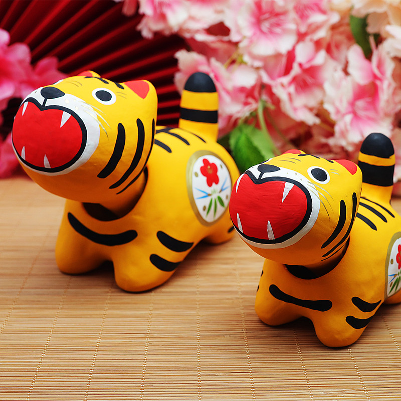 Japan and paper hands for a nod Tiger Spring Festival Cute Ornament Day Style Tabletop Pendulum for New Year's Creative Decorative Gifts