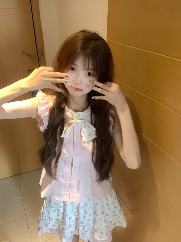 Dandan Is Not Full Enough, Strawberry Pudding, Pink Sleeveless Shirt Set, Floral Skirt