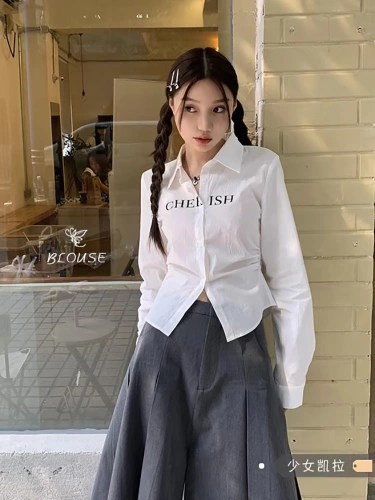 Белая осенняя приятная телу сексуальная рубашка