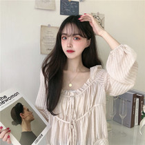 Square collar chiffon shirt female 2021 Autumn New French loose short style temperament design sense niche long sleeve top