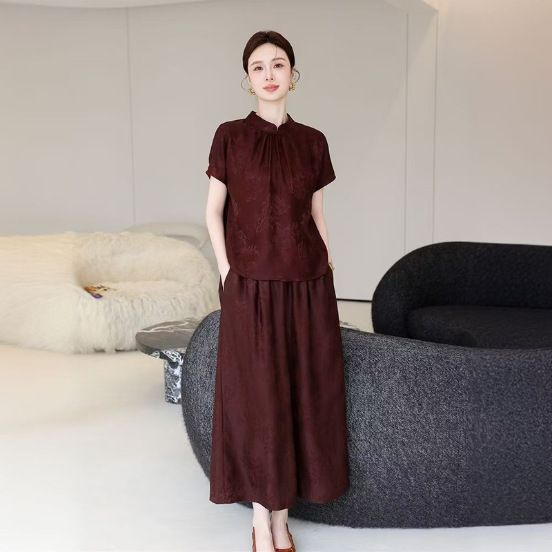 Maxmurny's New High-End Refreshing Summer Outfit, Fragrant Cloud Yarn, Slimming Mulberry Silk Jacquard Short-Sleeved Two-Piece Set Maxmurny's New High-End Refreshing Summer Outfit, Fragrant Cloud Yarn, Slimming Mulberry Silk Jacquard Short-Sleeved Two-Piece Set