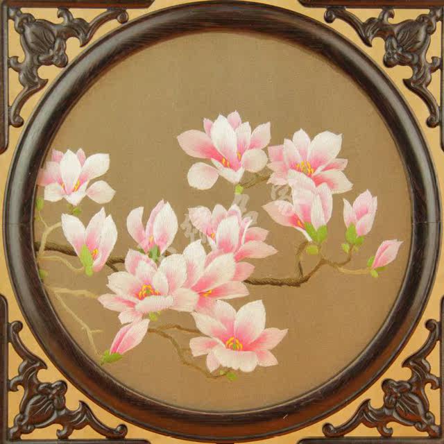 Suzhou embroidery masters 'ເຄື່ອງ​ປະ​ດັບ​ທີ່​ເຮັດ​ດ້ວຍ​ມື​ບໍ​ລິ​ສຸດ​ເຄື່ອງ​ປະ​ດັບ​ທີ່​ມີ​ຄຸນ​ນະ​ພາບ​ສູງ​, ບໍ​ລິ​ສັດ​ຕົບ​ແຕ່ງ​ເຮືອນ​ຂອງ​ຂວັນ​ງານ​ບຸນ​ສໍາ​ລັບ​ແຂກ​ຕ່າງ​ປະ​ເທດ​, ຂອງ​ຂວັນ​ທຸ​ລະ​ກິດ Magnolia