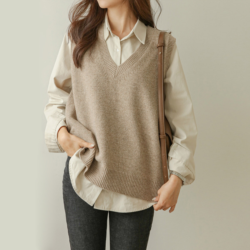 Sweater Vest for Women, Base Layer Small Vest, 2026 New Style, V-Neck, Can Be Worn with a Shirt, Suitable for Spring and Autumn, Loose Fit, Layered Knitwear