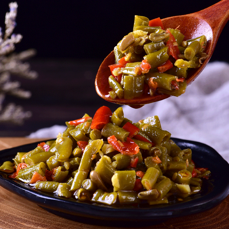 2 bottles of Hunan specialty farm-made homemade pickles, capers, horns, spicy chopped peppers, cowpea appetizers, pickles