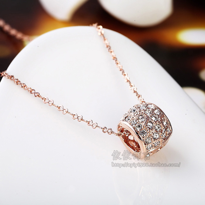 Road Road Pass Transit Pearl Necklace Woman Lock Bone Chain Temperament Brief Korean version hollowed-out Bills Wealth crystal pendant nemesis red hanging ornament