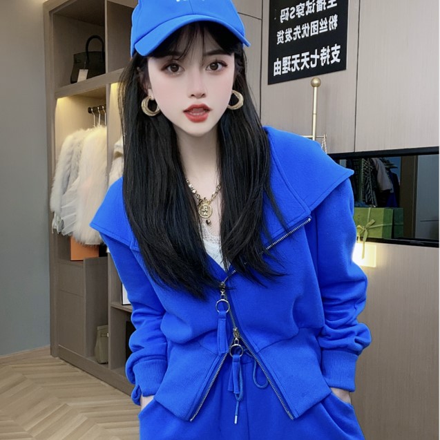 Douyin Haoge recommends autumn fashion and thin temperament. This year, the classic western style classic sports suit is popular