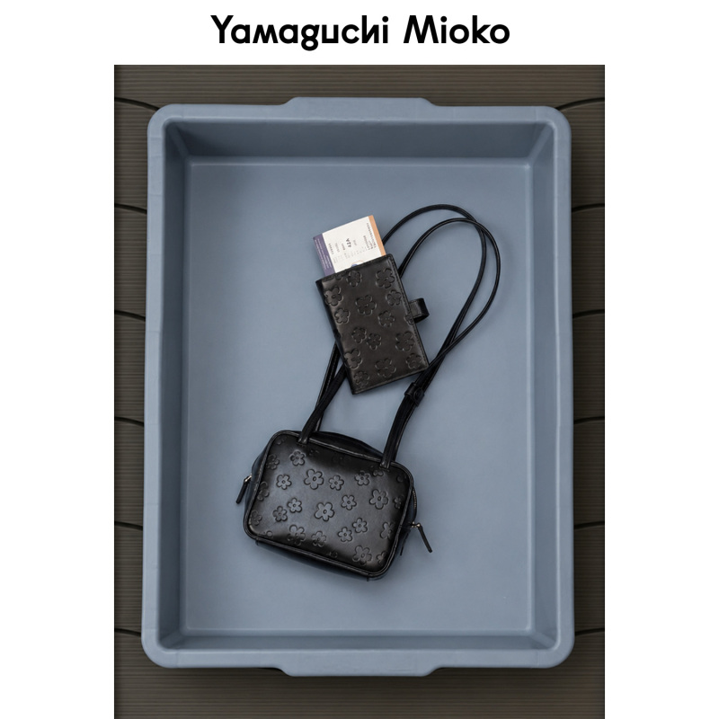 Yamaguchi Mibag's New Travel Passport Holder! Small Floral Handmade Japanese and Korean Style Beautiful Genuine Leather Passport Holder Wallet Yamaguchi Mibag's New Travel Passport Holder! Small Floral Handmade Japanese and Korean Style Beautiful Genuine Leather Passport Holder Wallet