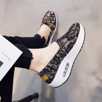 Cloth shoes womens thick-soled lazy shoes womens pedals new Korean version of Wild soft mother shoes old Beijing cloth shoes women