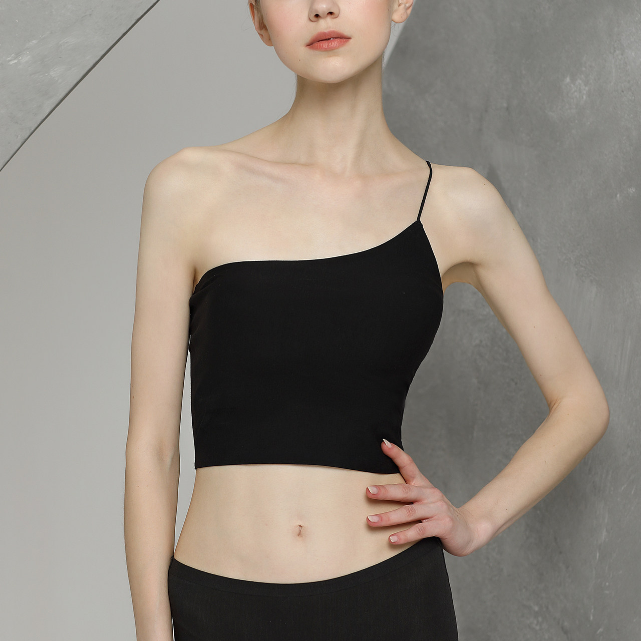 Single shoulder harness vest woman with chest cushion one-piece bra Sexy wrap Inclined Shoulder Tropes for Walking Light Underwear