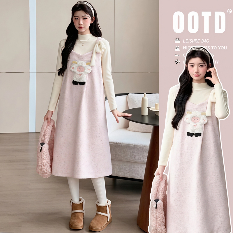 Maternity Wear, the Sweet and Cute Style of the Pink Suspender Dress, Is a Stylish Pregnancy Suit for Autumn and Winter Maternity Wear, the Sweet and Cute Style of the Pink Suspender Dress, Is a Stylish Pregnancy Suit for Autumn and Winter
