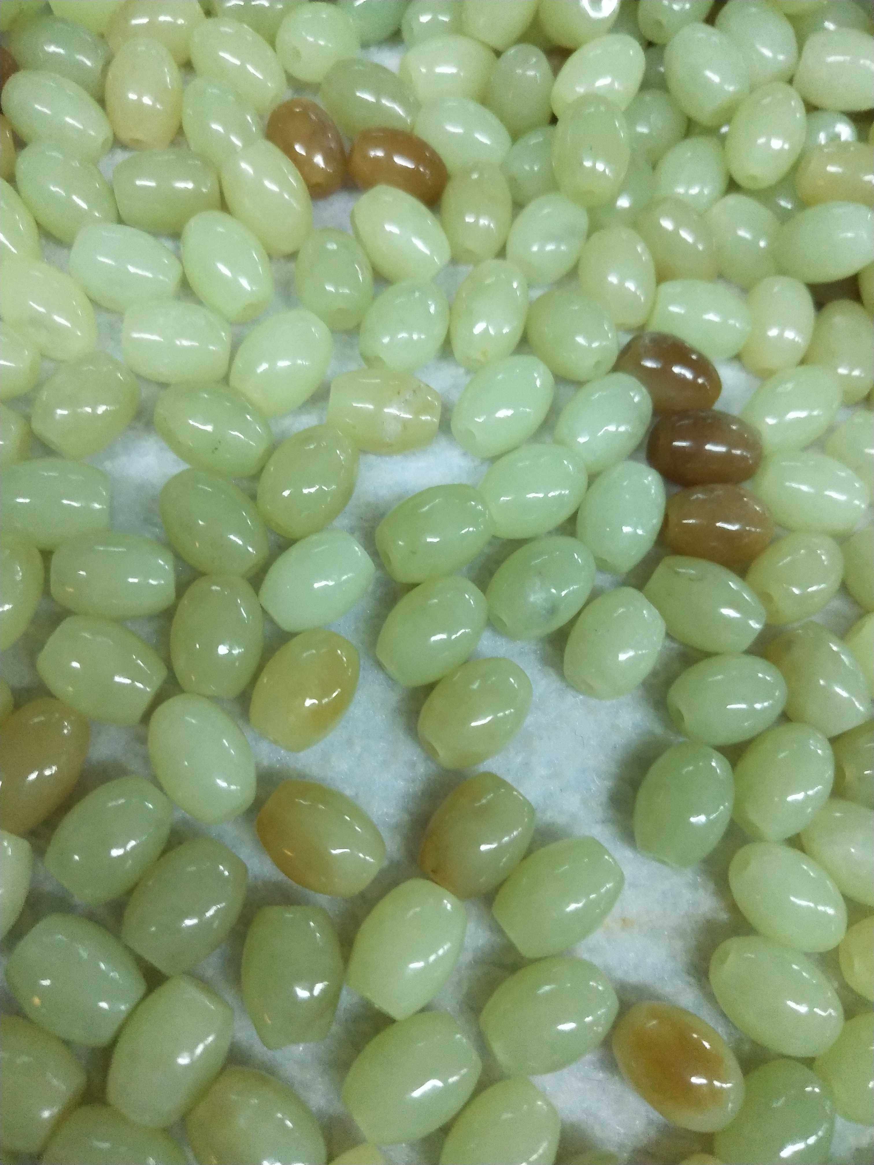 A cargo natural Xiu jade yellow white old jade loose pearl handmade phase chain bead specifications 10 * 8cm