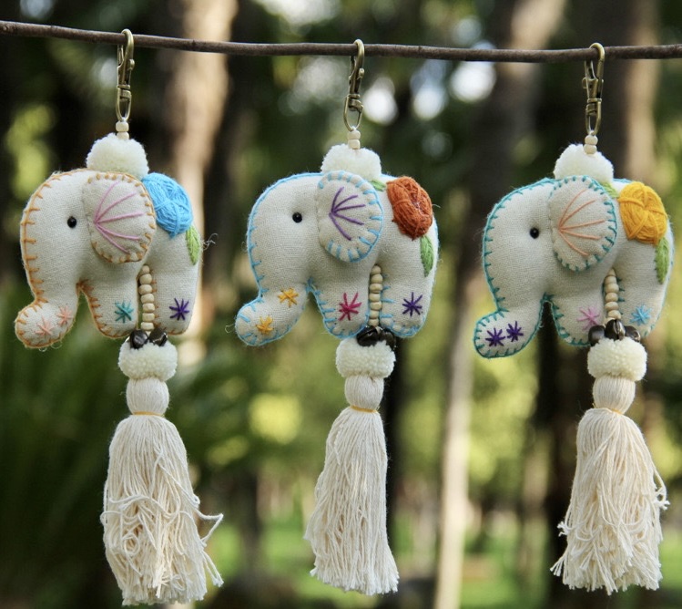 Thailand Chiang Mai Night Market Handmade Embroidered Elephant Keychain Elephant Bag Pendant Banna Travel Souvenir Gift