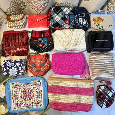 Estee Lauder, a well-known brand at the US counter, offers women's storage bags, toiletries, travel bags and portable makeup bags