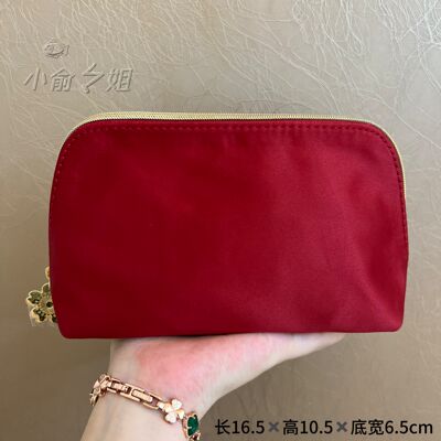 【 Sister Xiao Yu 】 Clarins Red Tencel Silk cosmetic bag, zipper bag, clutch bag storage