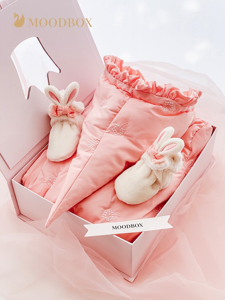 moodbox Newborn baby clothes Full moon female baby baby jumpsuit Spring and autumn ins solid color embroidered padded clothing gift box