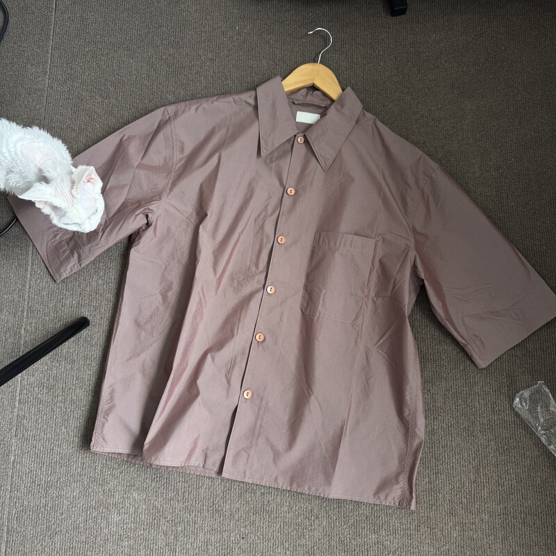 (in Stock) Lema Style 20Ss Double-Dyed and Calendered Process Bean Paste Color Shirt (in Stock) Lema Style 20Ss Double-Dyed and Calendered Process Bean Paste Color Shirt
