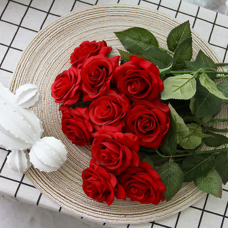 Nordic Wind Hand Sensation Moisturizing Rose Simulation Flowers Single Upscale Wedding Celebration Bridal Hand Holding Flowers Fake Flower Table Decoration Flowers