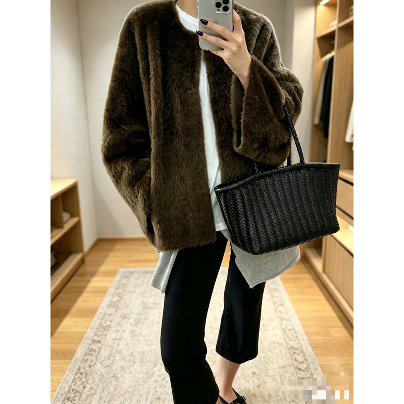 95010Ys Largon Fur Integrated Round Neck Hook Button Batwing Sleeve Mid-Length Dress, No Free Shipping, 1.4 Meters Long, 74 cm 95010Ys Largon Fur Integrated Round Neck Hook Button Batwing Sleeve Mid-Length Dress, No Free Shipping, 1.4 Meters Long, 74 cm