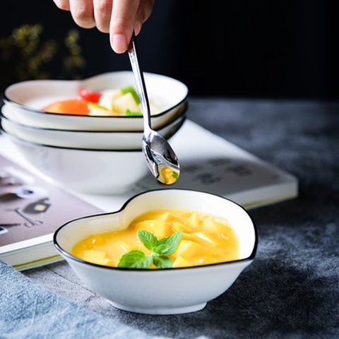 Nordic Creative Ceramics Home Love Shaped Bowl Salads Refreshments Bowl Baked Pebutine Breakfast Bowls Sauces Small Rice Bowls (
