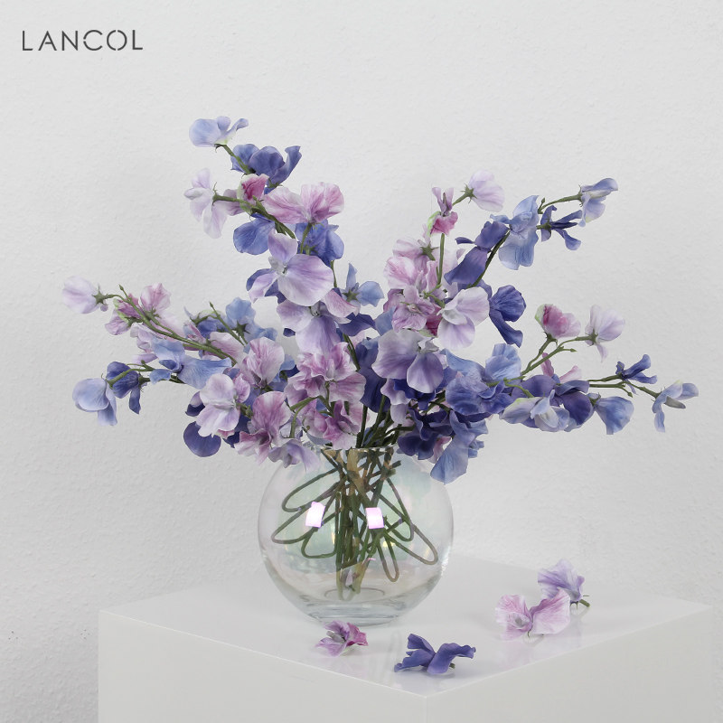 Lancol French simulation flower powder purple blue purple pea flower in the living room table with flowers photography and silk flowers