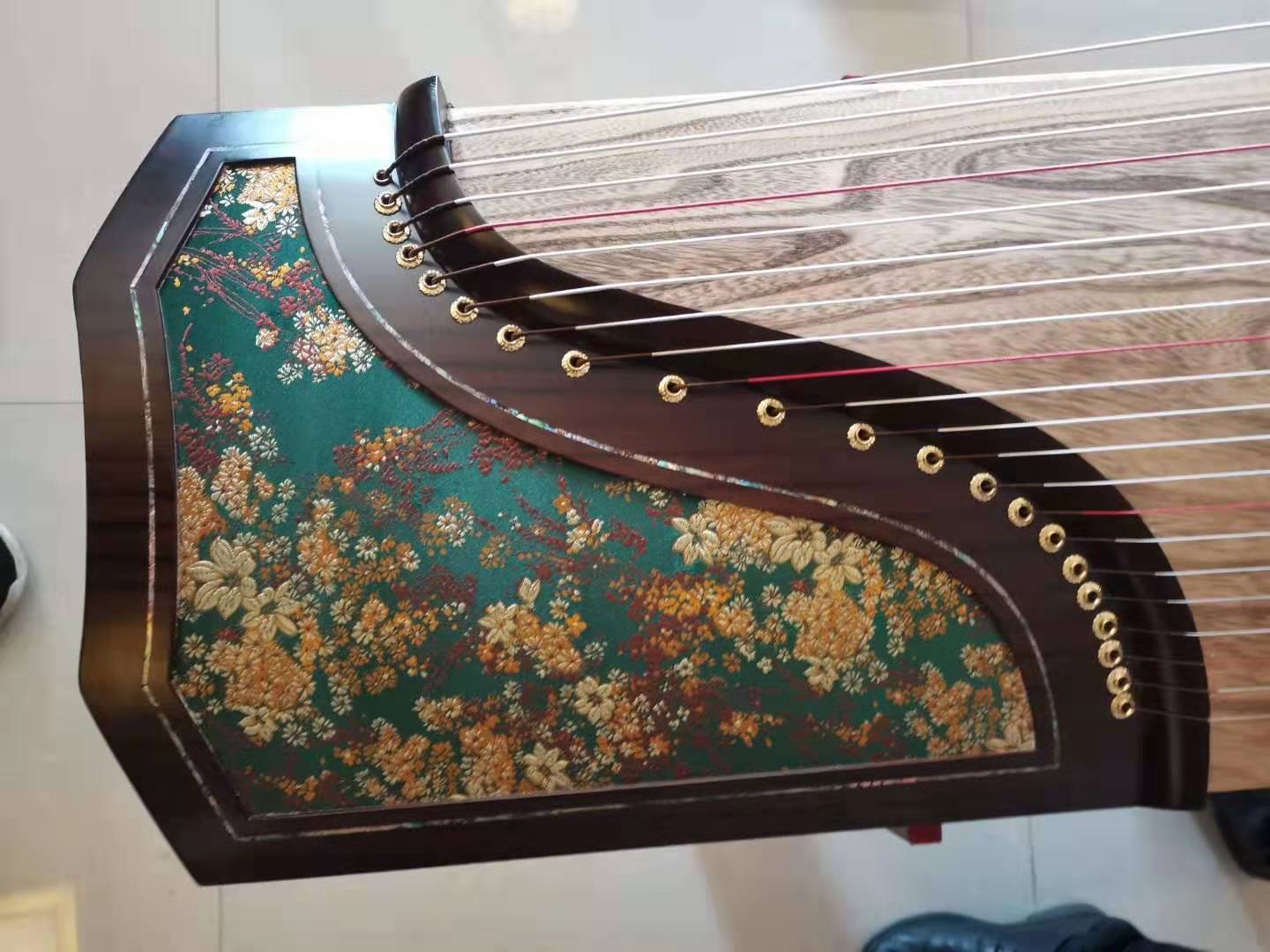 Longyin guzheng broad-leaved yellow sandalwood embroidery dig zheng paulownia wood adult children general professional performance level high cost performance