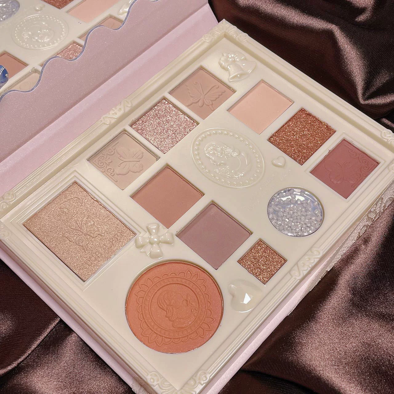 Палетка теней для век с 12 цветами Lace Eye Shadow Plate INS Super Fire Powder Blusher