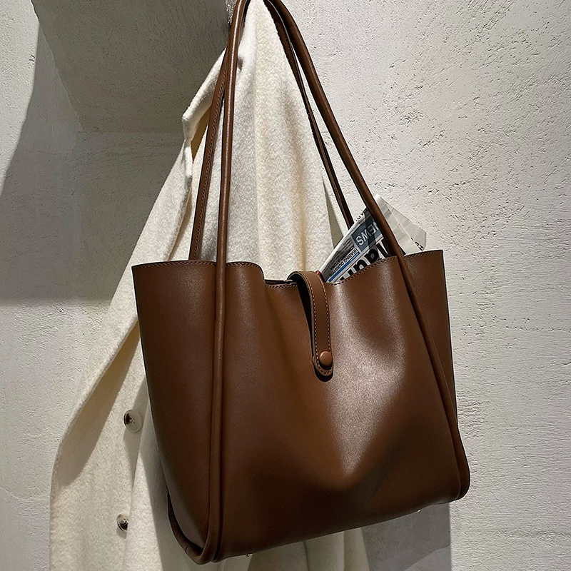 Capacious one-shoulder bag, high-quality style