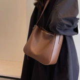 Сумка на одно плечо для отдыха, весенняя модная трендовая сумка через плечо