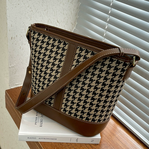 Вместительная и большая сумка на одно плечо, сумка через плечо