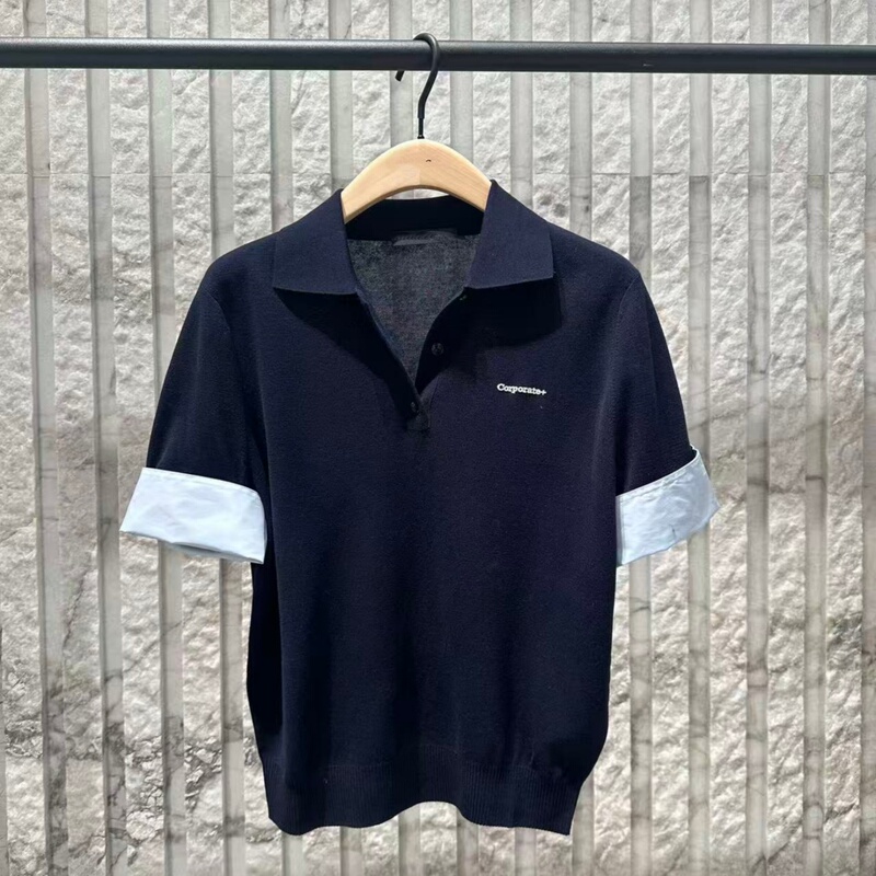 Mo2026 Summer New Product Small Logo Letter Embroidery Contrasting Color Short-Sleeved Knitted Polo Shirt with Spliced Cuffs Mbf2Swt036