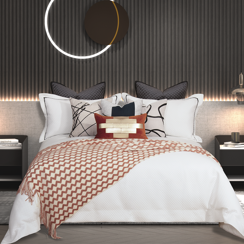 Champagne abstract art model room bedding light luxury high-end hotel villa home exhibition bed black stripe