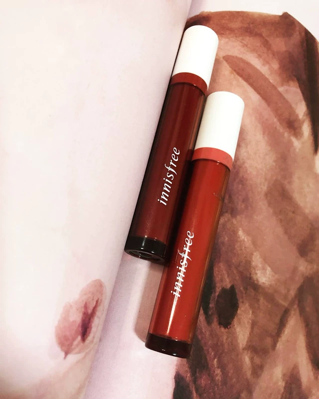 Innisfree Hyatt Style Lipstick Vivid Oil tint Essential Oil Light Lip Gloss Lip Glaze Số 5 Rotten Tomato - Son bóng / Liquid Rouge