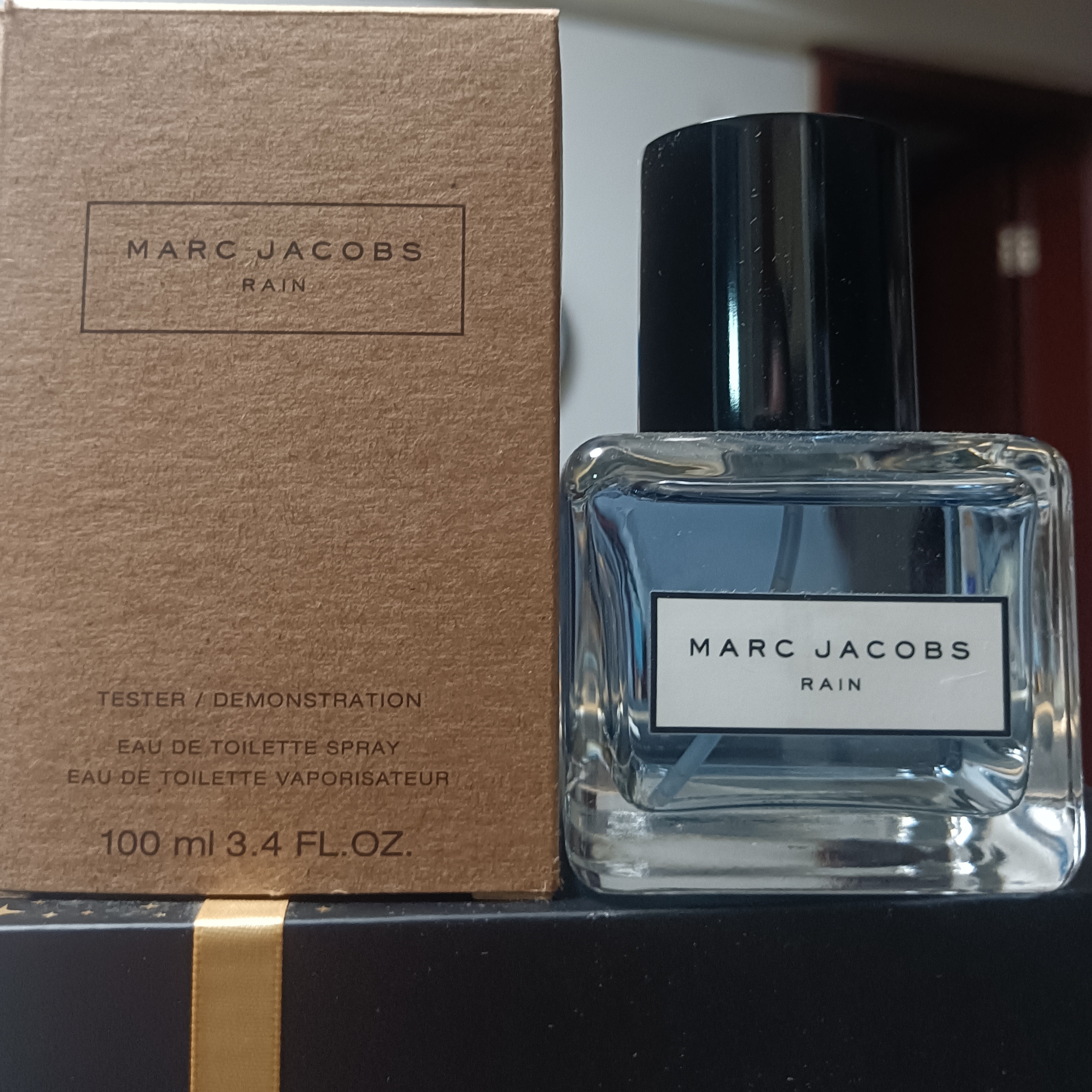 Marc Jacobs雨女士淡香水：时尚香水界的清新雨滴_香水_淘宝美妆网