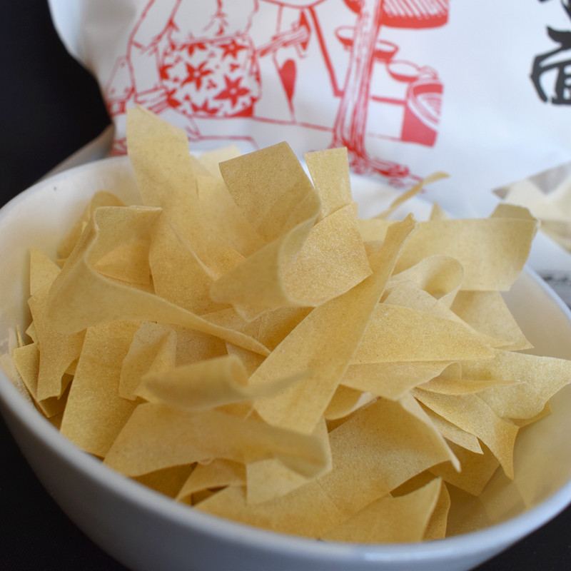 Shaanxi North Special Produce Acrobatic Leaf Pure handmade thin as the surface of paper Shaanxi Yulin Suiid Specialty Snack Dry Noodles