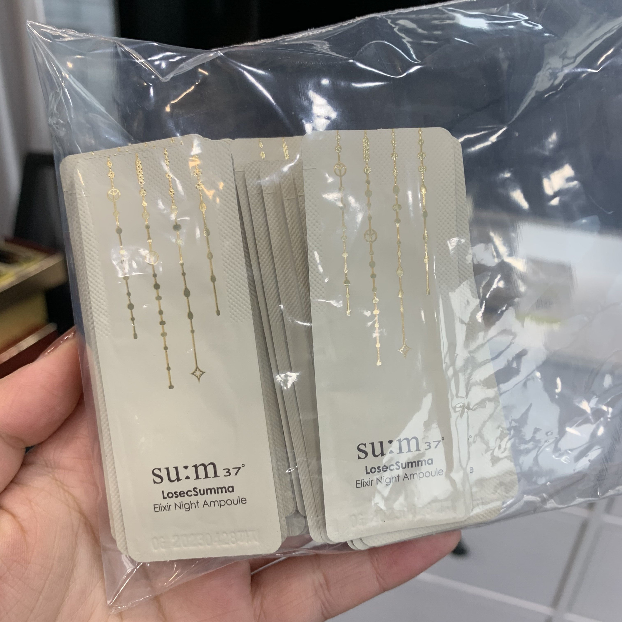 South Korea's Su Mi SUM37 Breathe Roman Night Suma Gold Ampoule Essence Trial Pack 30 Pieces