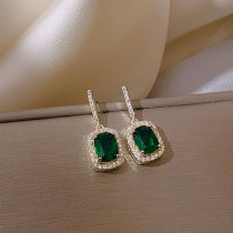 Hong Kong (Designers) RVY 2021 new earrings minimalist earrings Zu Mother Green goddess Ears Spike with light and luxurious