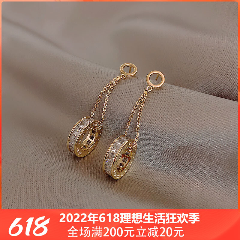 Hong Kong (designer) RVY 2021 new face-thin earrings commute 100 hitch-style ear-pin female pure silver