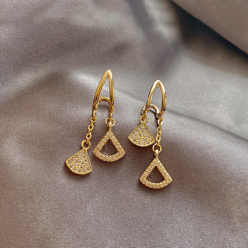 Hong Kong (designer) RVY 2021 new fan-shaped full diamond earrings Korean temperament micro-set four-leaf clover earrings