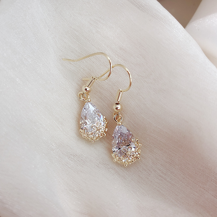 Hong Kong (designer) RVY 2021 new ear pins female high-class temperament simple earrings crystal earrings