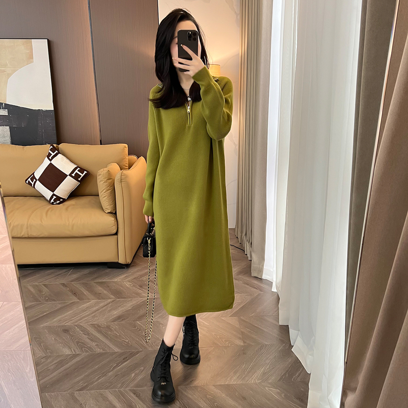 French-Style High-Neck Mid-Length Knitted Dress for Women, Autumn and Winter High-End Fashion, Petite Base Sweater Top