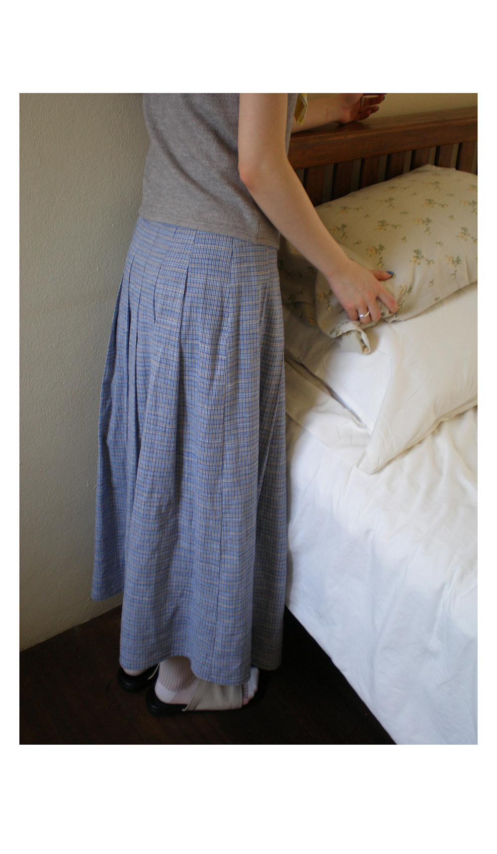 Hellooo Eat свежая сине-фиолетовая клетчатая юбка 2025 ретро плиссированная клетчатая стройнящая длинная юбка