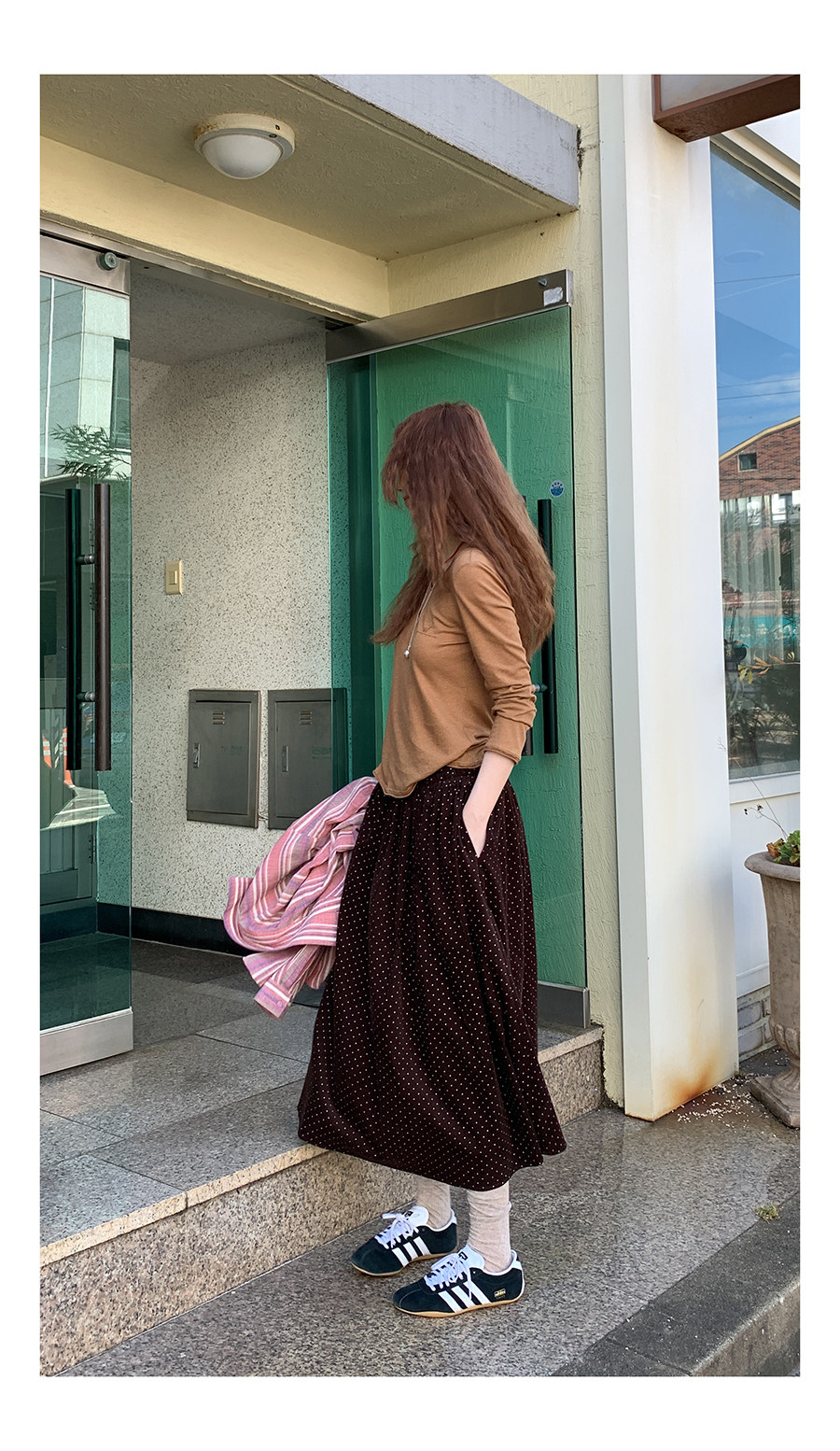 HelloooEat японская винтажная юбка в горошек осенняя коричневая универсальная стройнящая А-силуэта средней длины