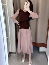 2022 new womens clothing small fragrance style net red temperament knitted vest pleated dress two-piece suit female autumn and winter