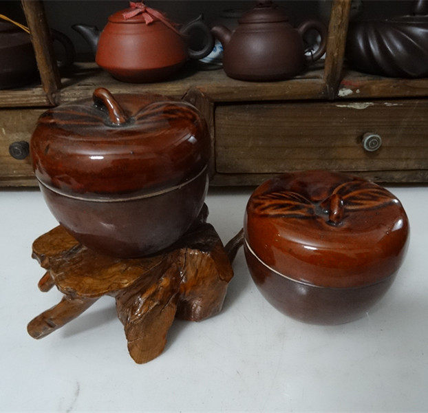 A pair of pure handmade sauce-glazed old tea leaf jars of the Republic of China in the Republic of China in the Republic of China, with a full-tas-only photo of the whole-product